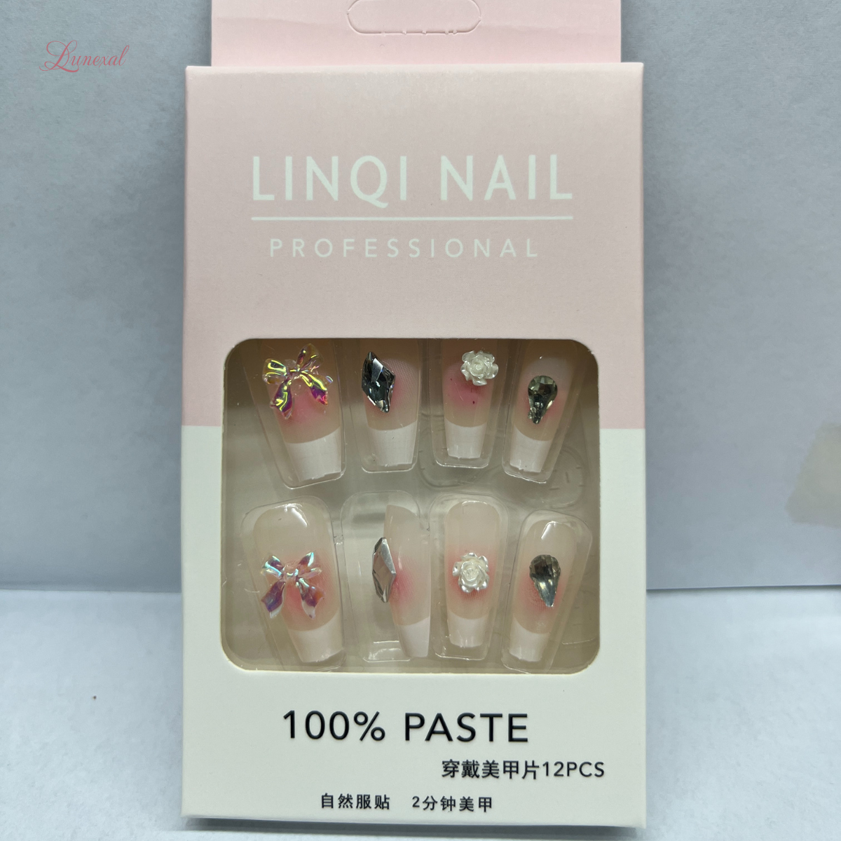 Elegant Nail Art Set – Easy Press-On Style (12 Pcs + Stickers)