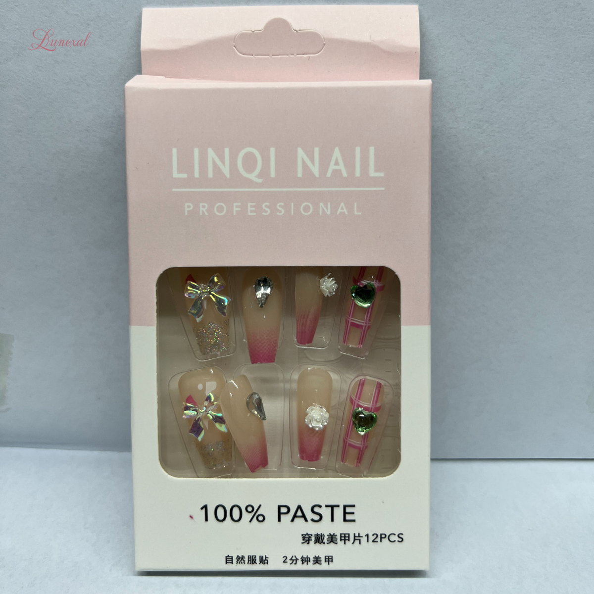 Elegant Nail Art Set – Easy Press-On Style (12 Pcs + Stickers)