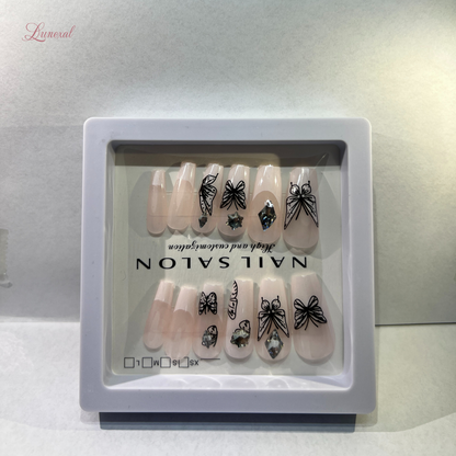 Stylish Press-On Nail Set – Salon Finish at Home (12 Pcs)